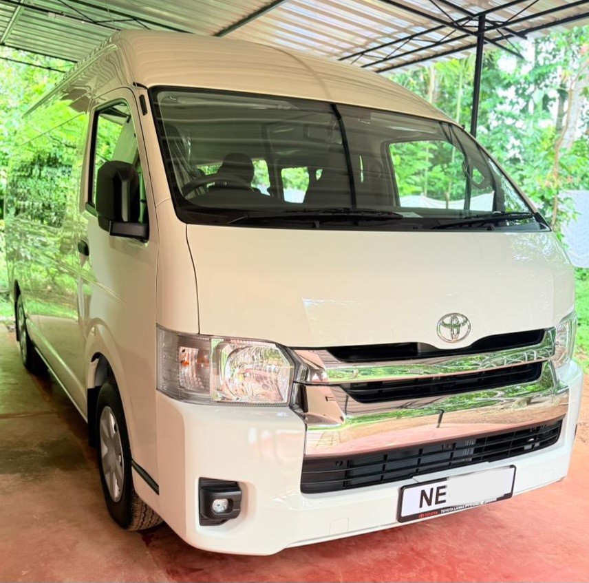Toyota HiAce Van (White 2)